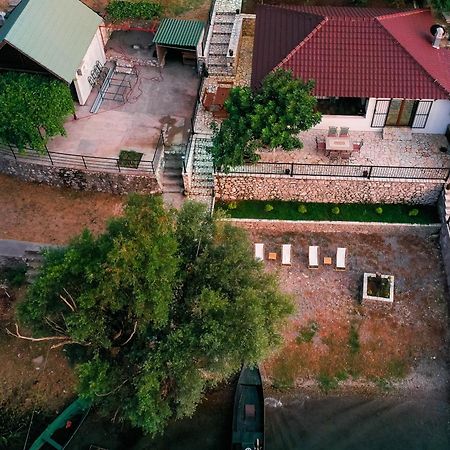 Luxury House Lotos Apartment Golubovci Bagian luar foto