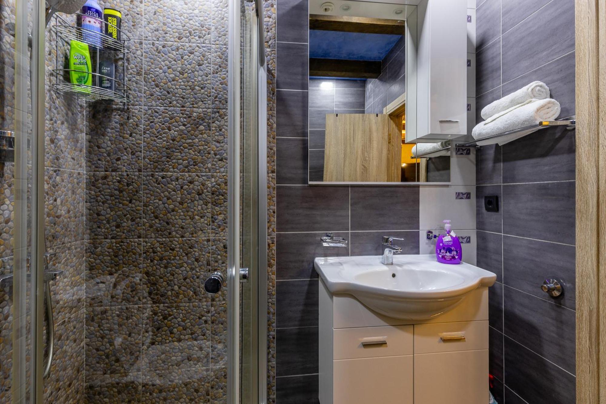 Luxury House Lotos Apartment Golubovci Bagian luar foto